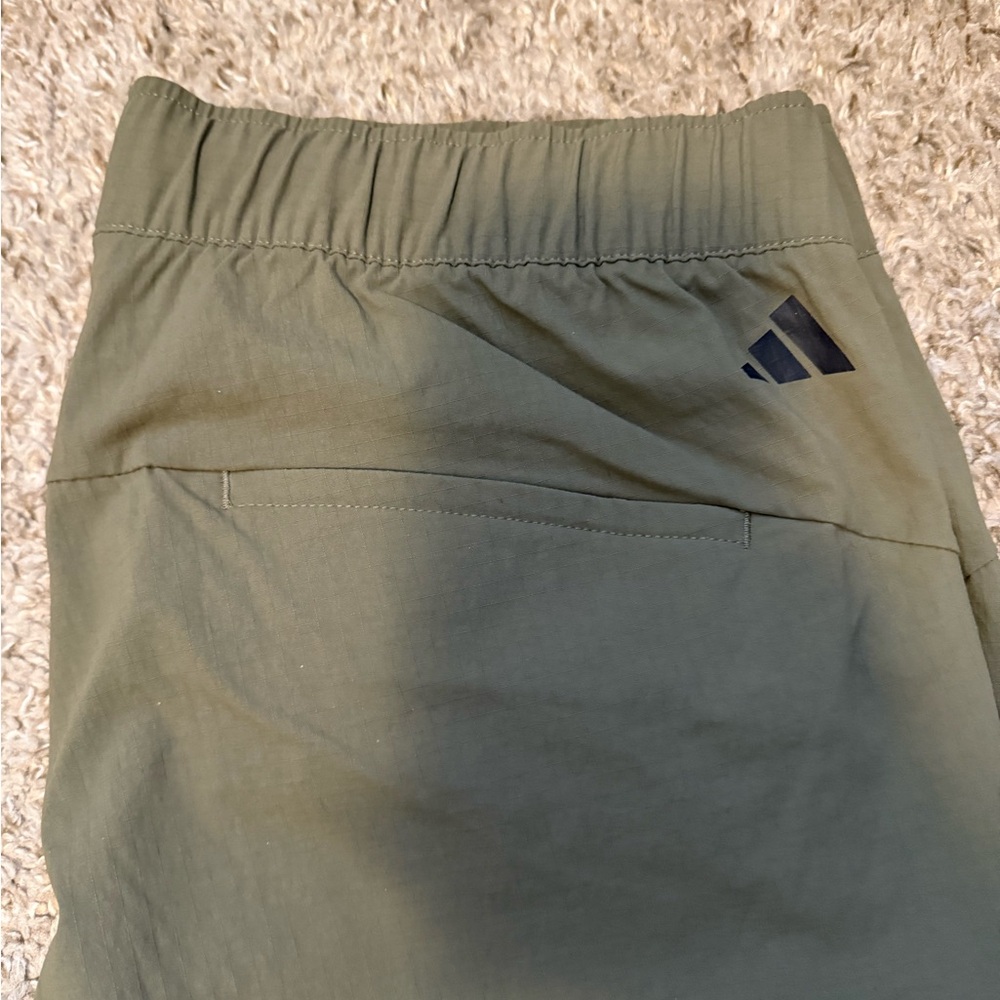 Adidas rips top golf joggers. Medium